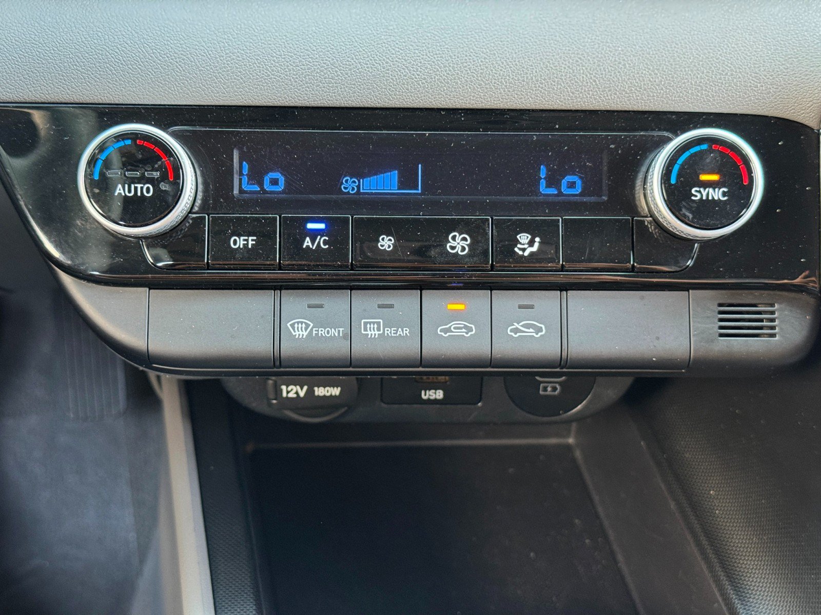 Used 2025 Hyundai Elantra Hybrid FWD image 25