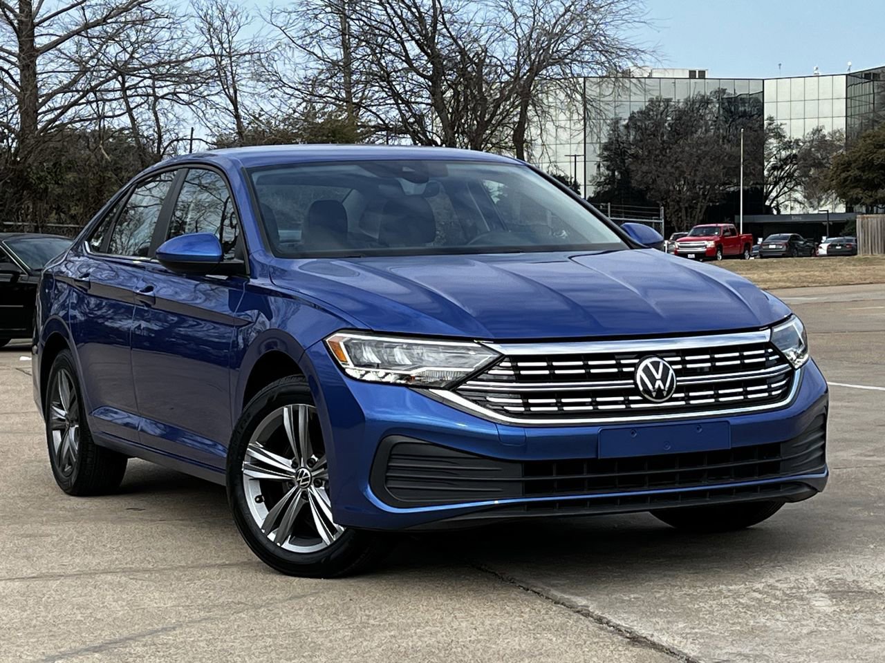 Used 2024 Volkswagen Jetta SE image 2