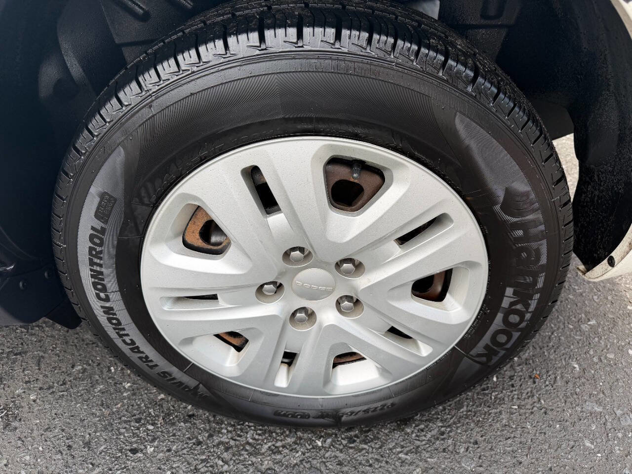 Used 2016 Dodge Journey SE w/ Flexible Seating Group image 13