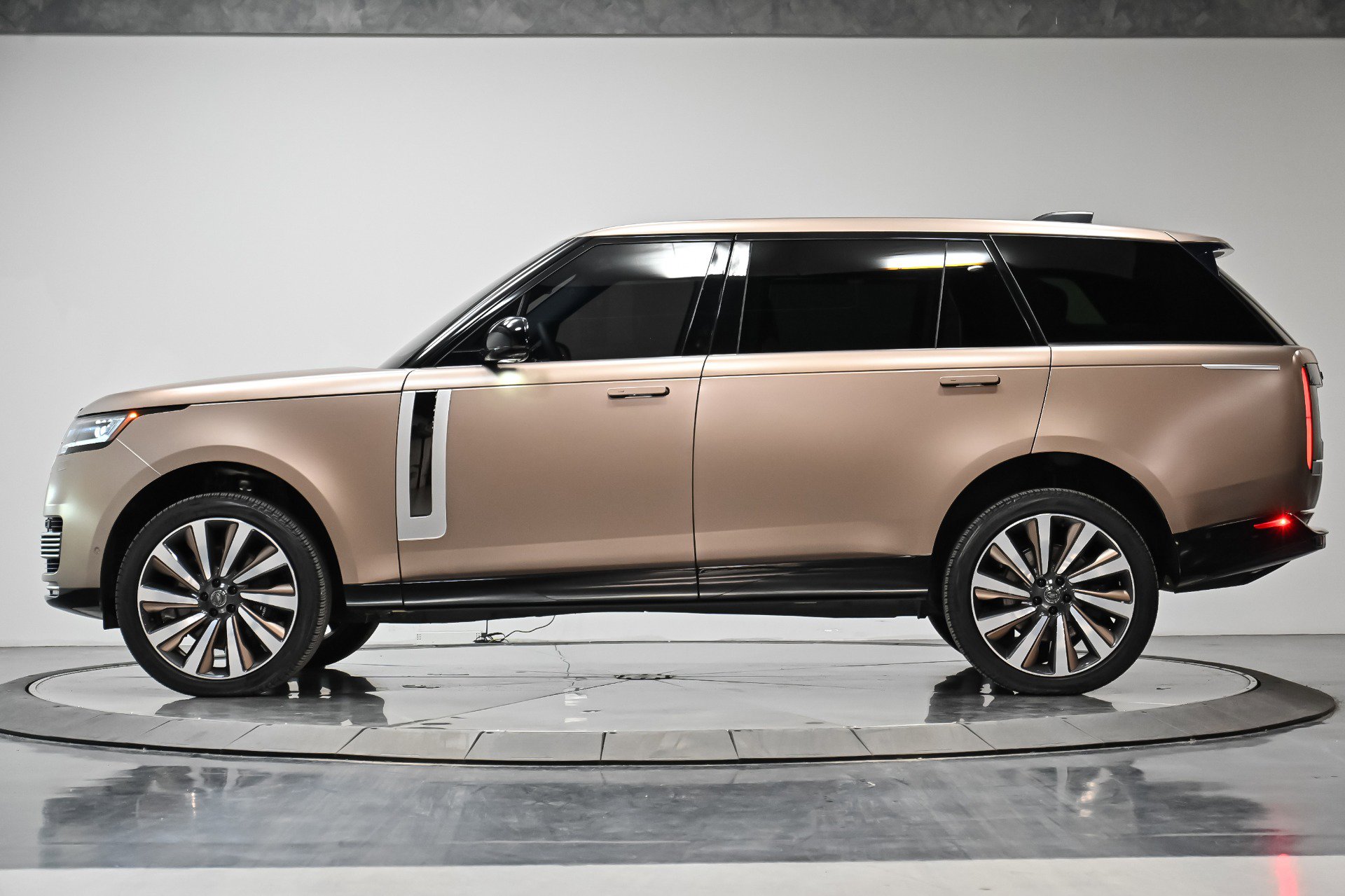 Used 2023 Land Rover Range Rover LWB SV Autobiography image 14
