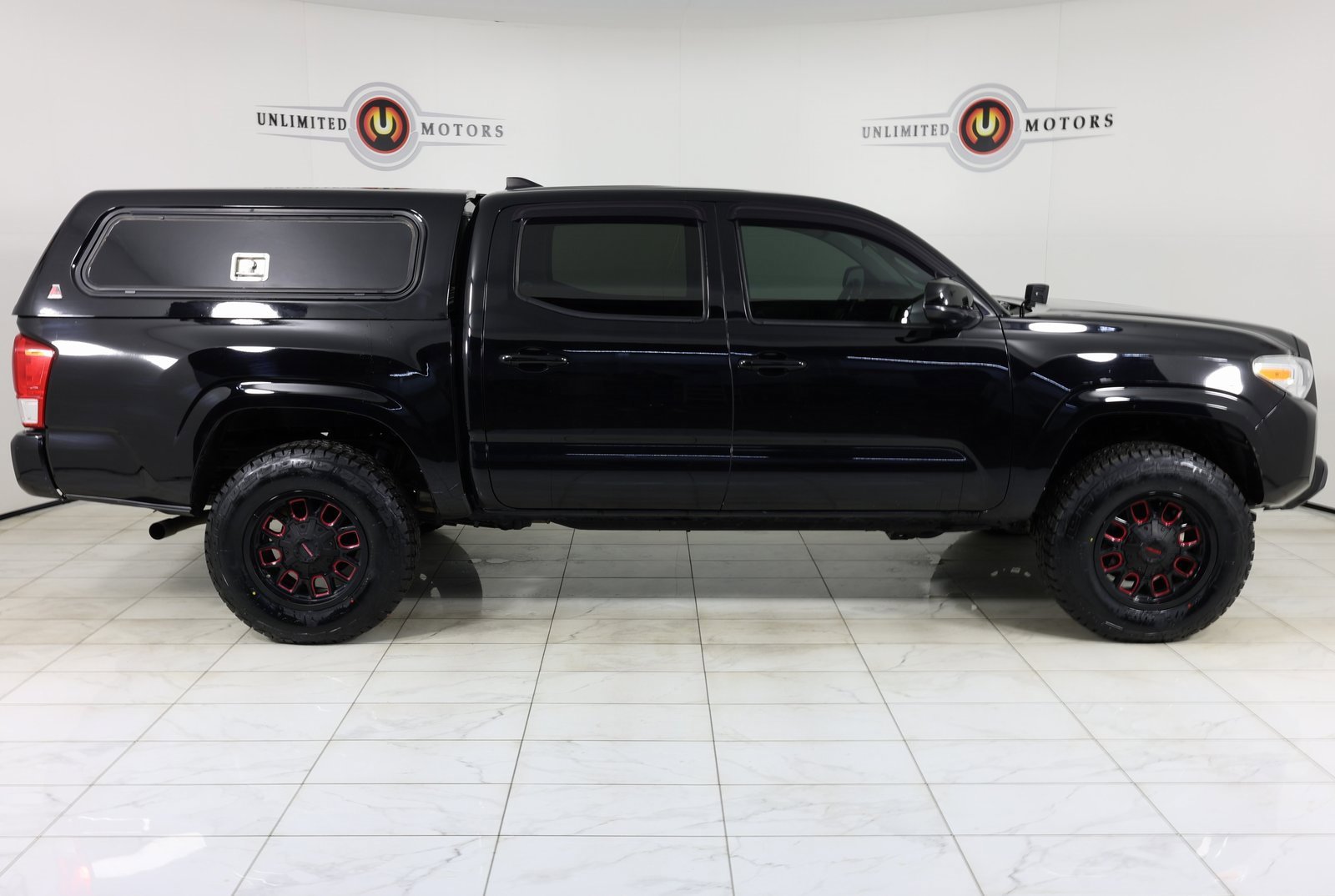 Used 2017 Toyota Tacoma SR image 2