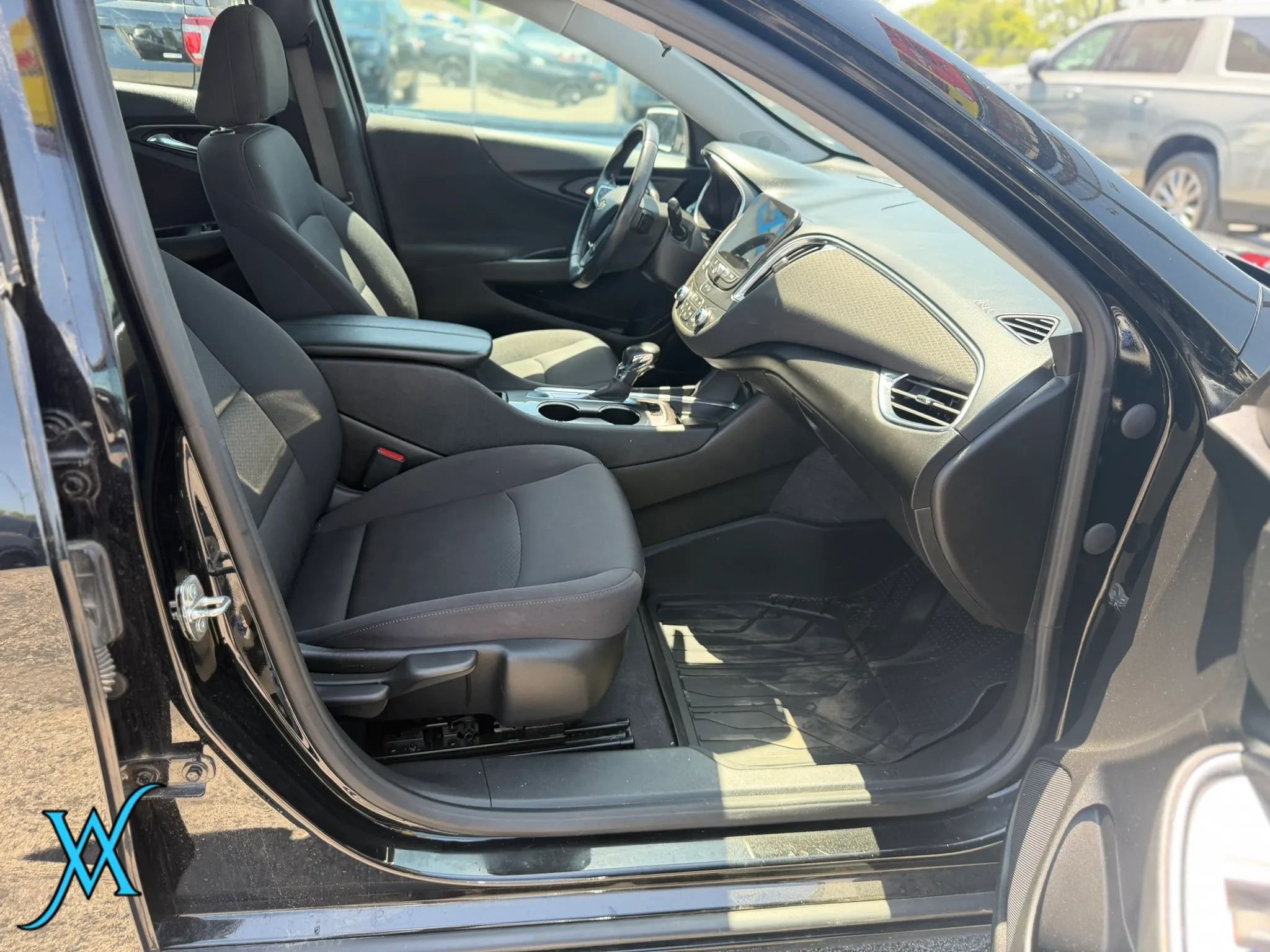 Used 2021 Chevrolet Malibu LT FWD image 23