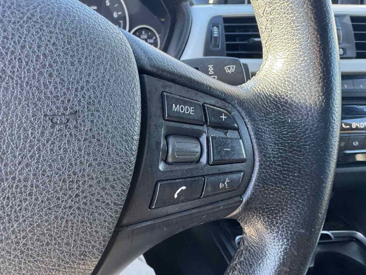 Used 2016 BMW 320i Sedan RWD image 27