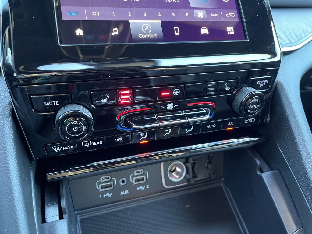 New 2025 Jeep Grand Cherokee L Altitude image 11