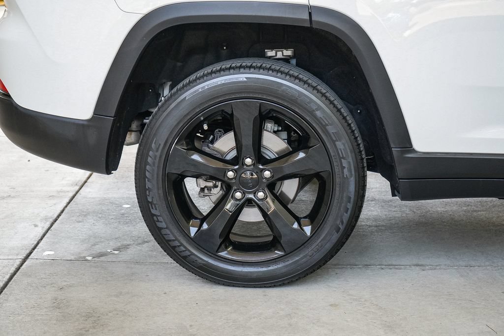Used 2023 Jeep Grand Cherokee Altitude AWD/4WD image 12