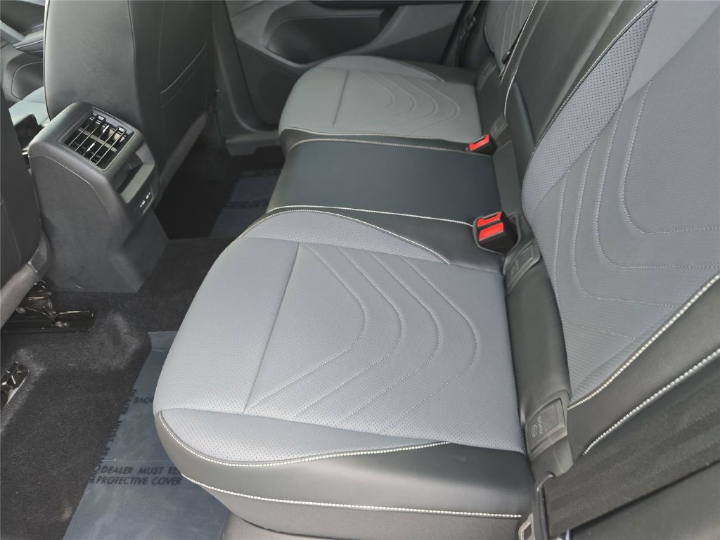 Used 2025 Volkswagen Tiguan SE FWD image 16