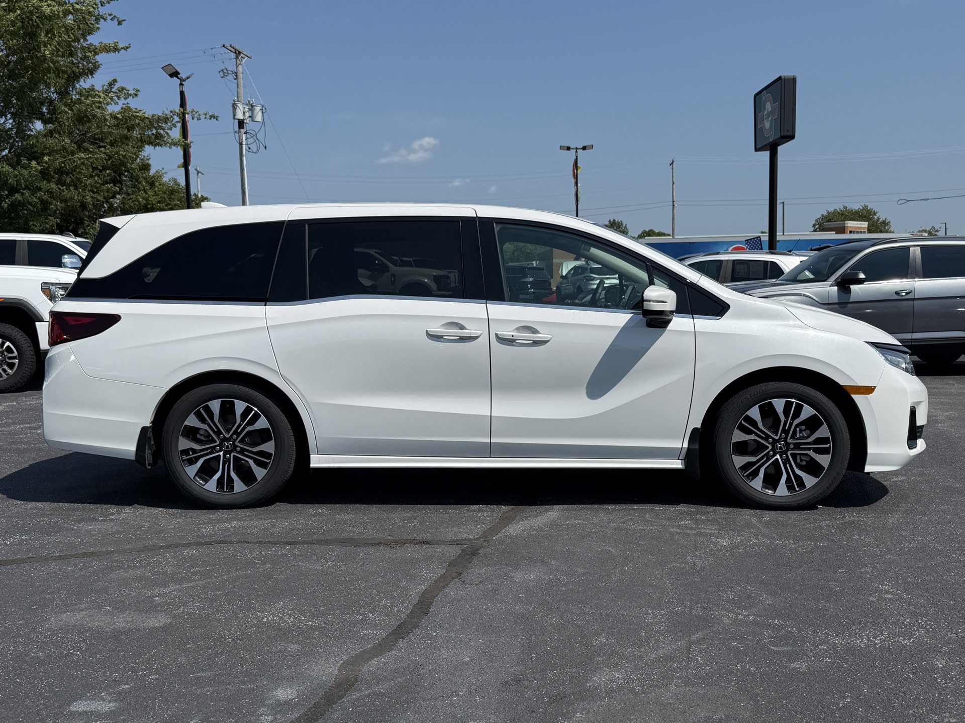 Used 2026 Honda Odyssey Elite image 9
