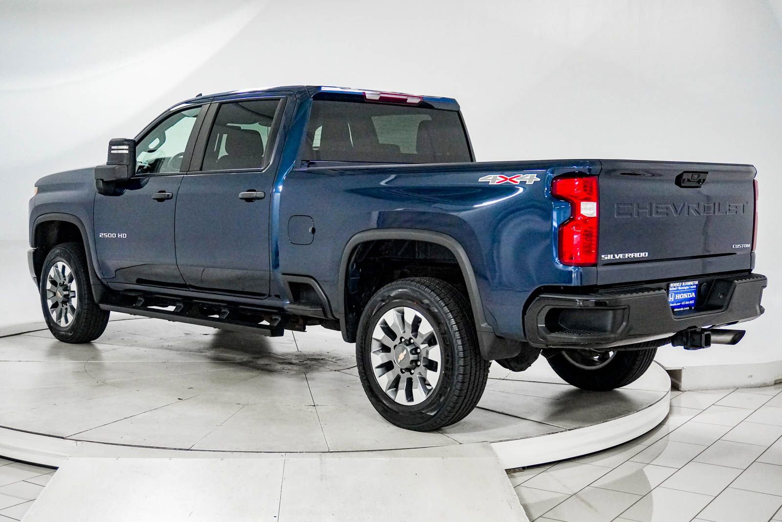 Used 2022 Chevrolet Silverado 2500 Custom w/ Custom Value Package AWD/4WD image 5
