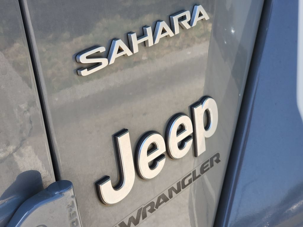 Used 2023 Jeep Wrangler Unlimited Sahara w/ Cold Weather Group AWD/4WD image 16