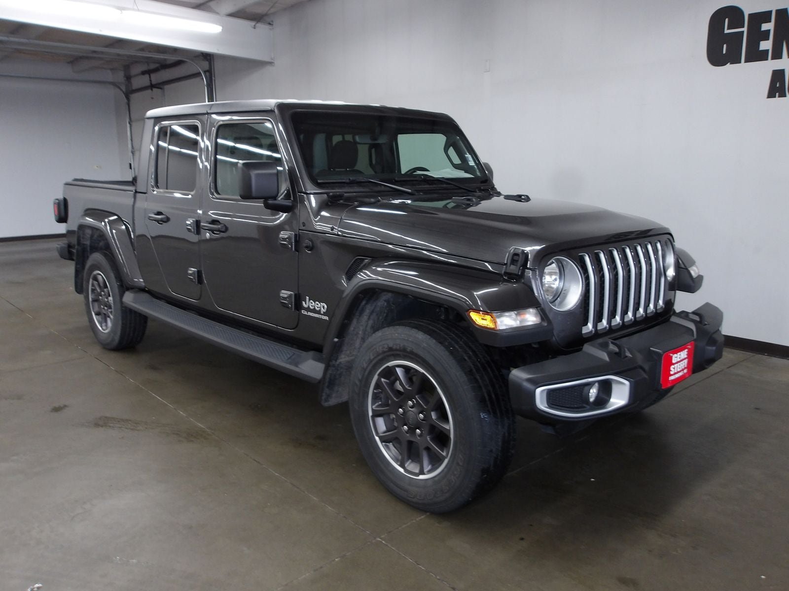 Used 2022 Jeep Gladiator Overland w/ Cold Weather Group AWD/4WD image 4