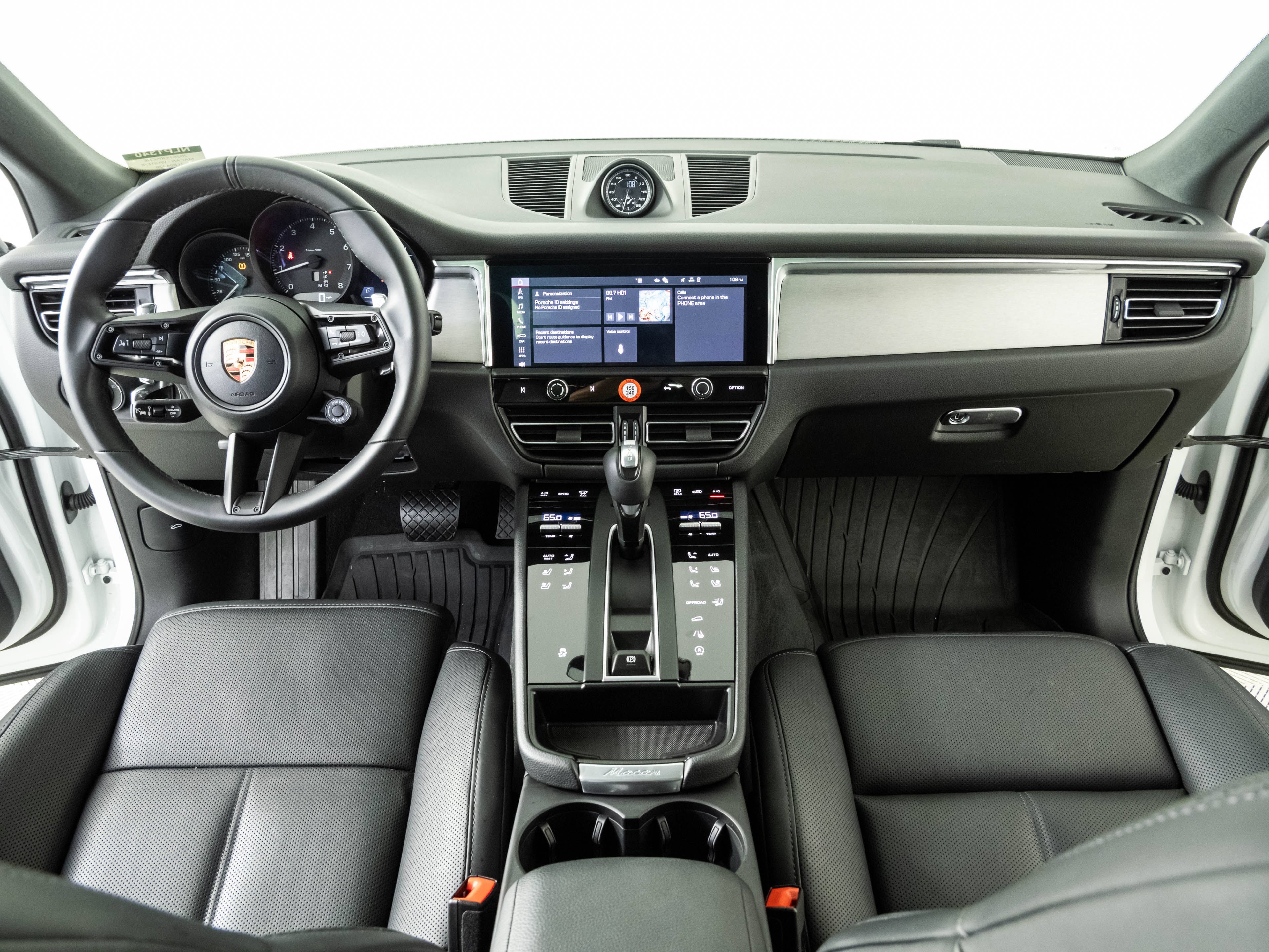 Certified 2026 Porsche Macan AWD/4WD image 19
