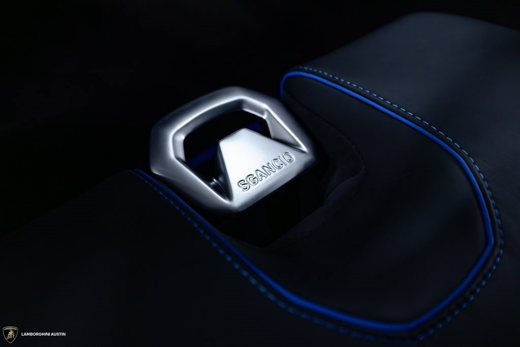 Used 2021 Lamborghini Huracan EVO image 33