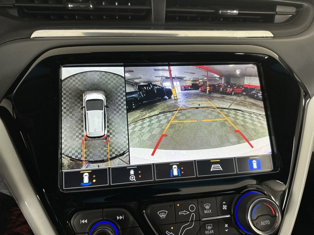 Used 2020 Chevrolet Bolt Premier w/ Infotainment Package FWD image 18