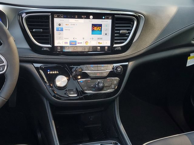 New 2026 Chrysler Pacifica Limited w/ Trailer Tow Group AWD/4WD image 15