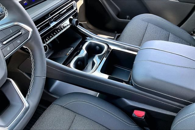 New 2027 Chevrolet Traverse LT w/ Driver Confidence Package FWD image 8