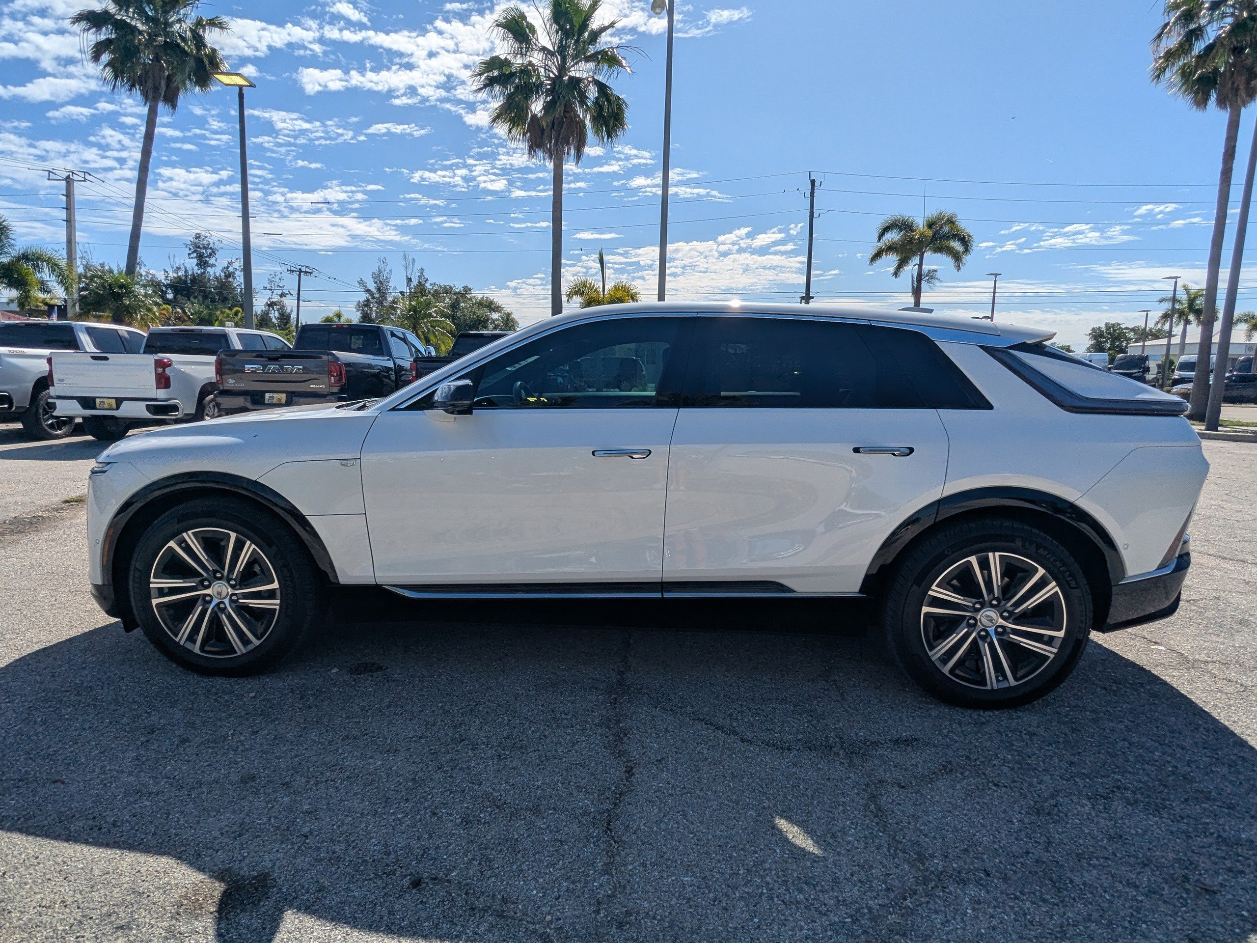 Used 2024 Cadillac Lyriq Luxury RWD image 7