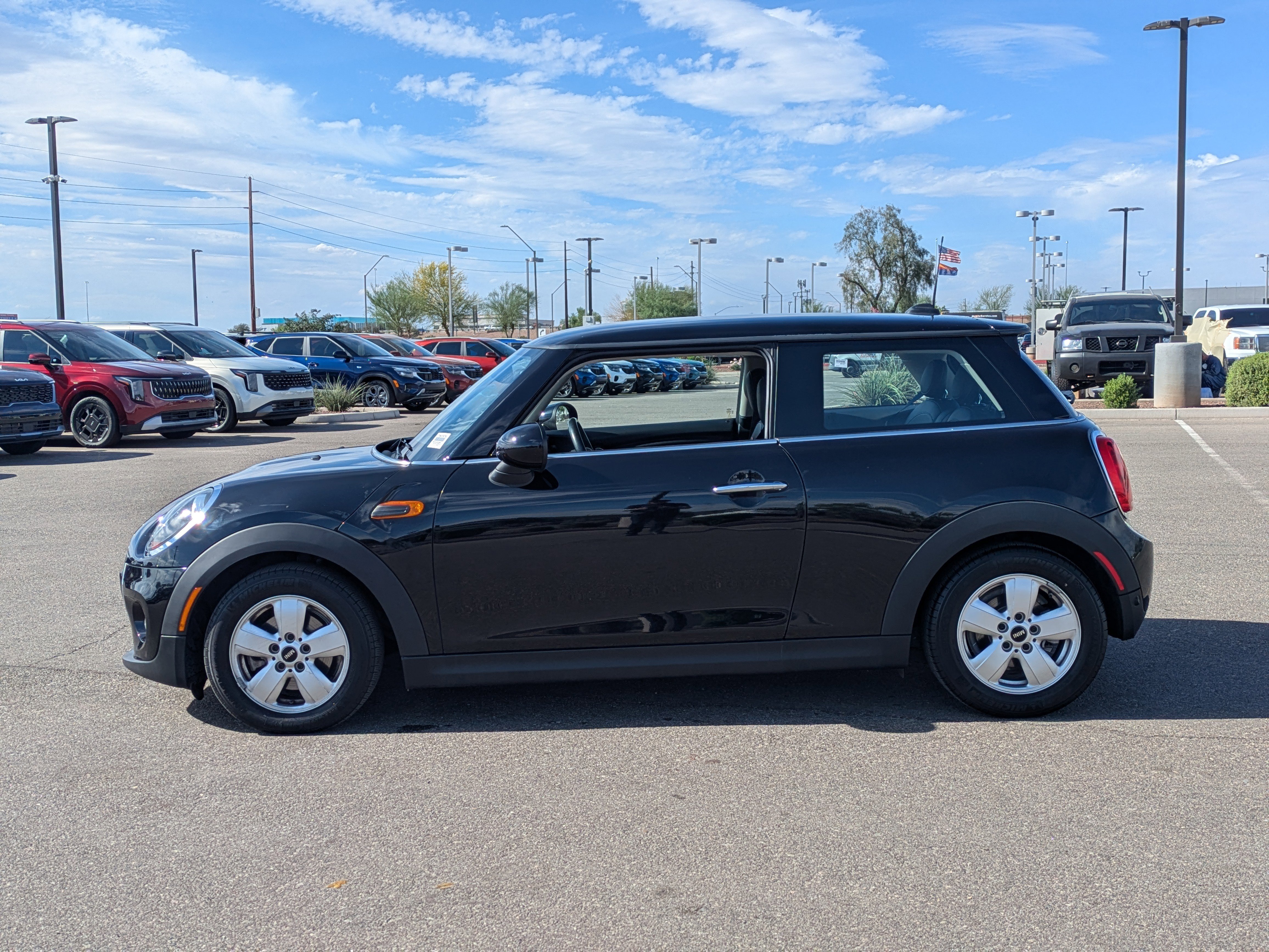Used 2019 MINI Cooper 2-Door Hardtop image 2
