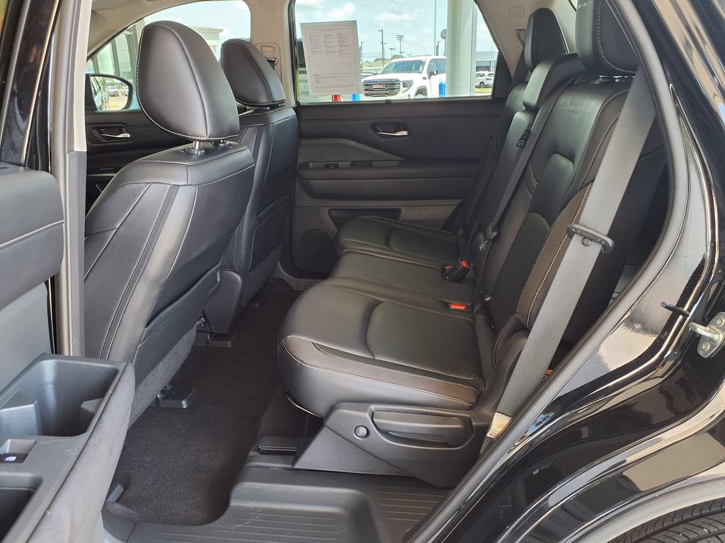 Used 2023 Nissan Pathfinder SL w/ Lighting Package (N92) AWD/4WD image 13