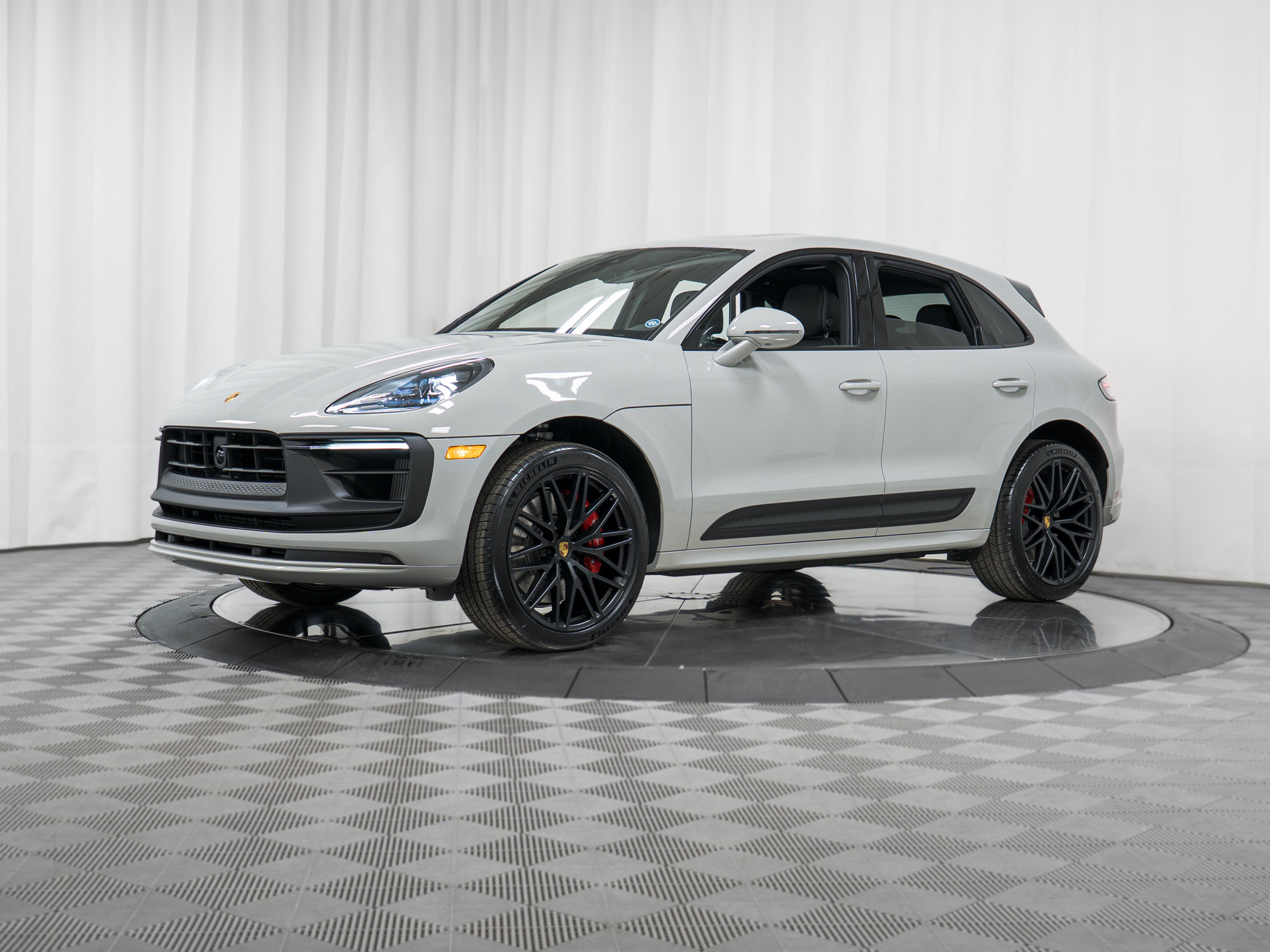 Used 2026 Porsche Macan GTS AWD/4WD image 31