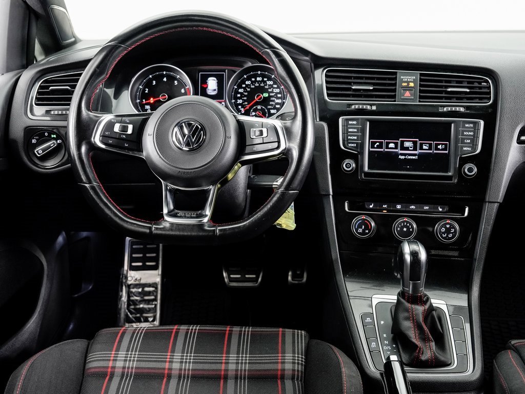 Used 2017 Volkswagen Golf S image 16