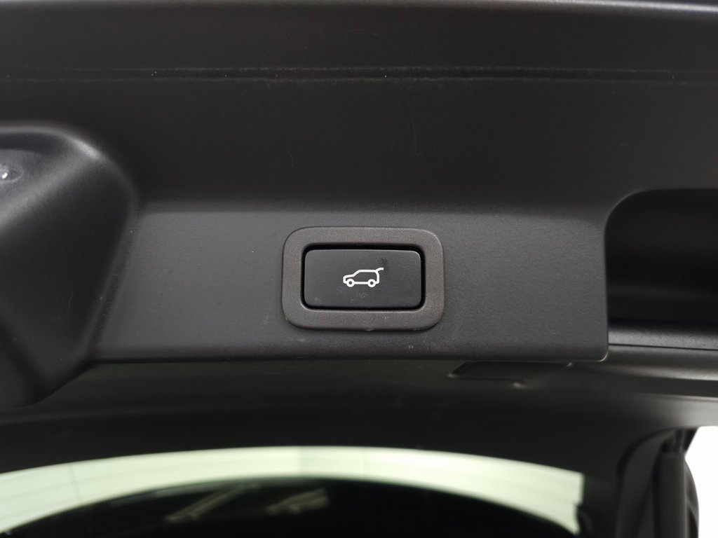 Used 2022 Jaguar F-PACE S image 7