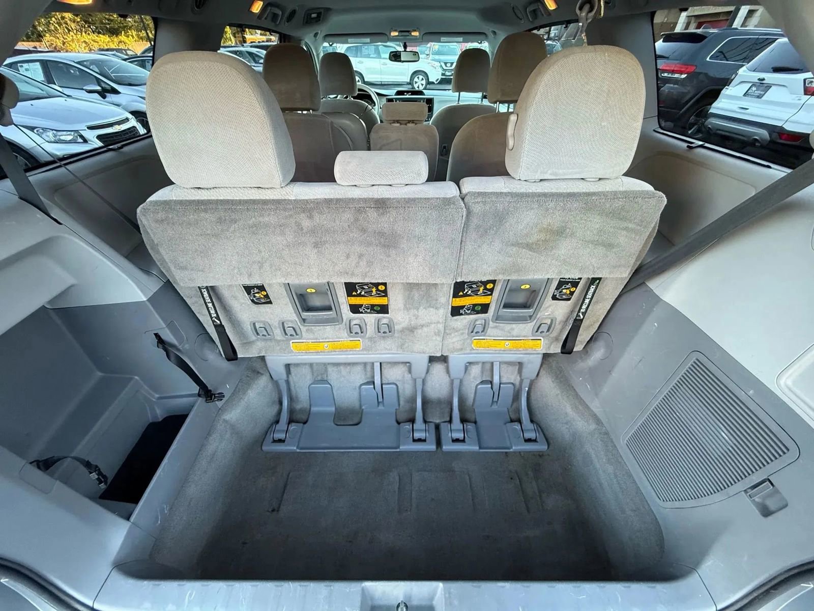 Used 2013 Toyota Sienna LE image 10