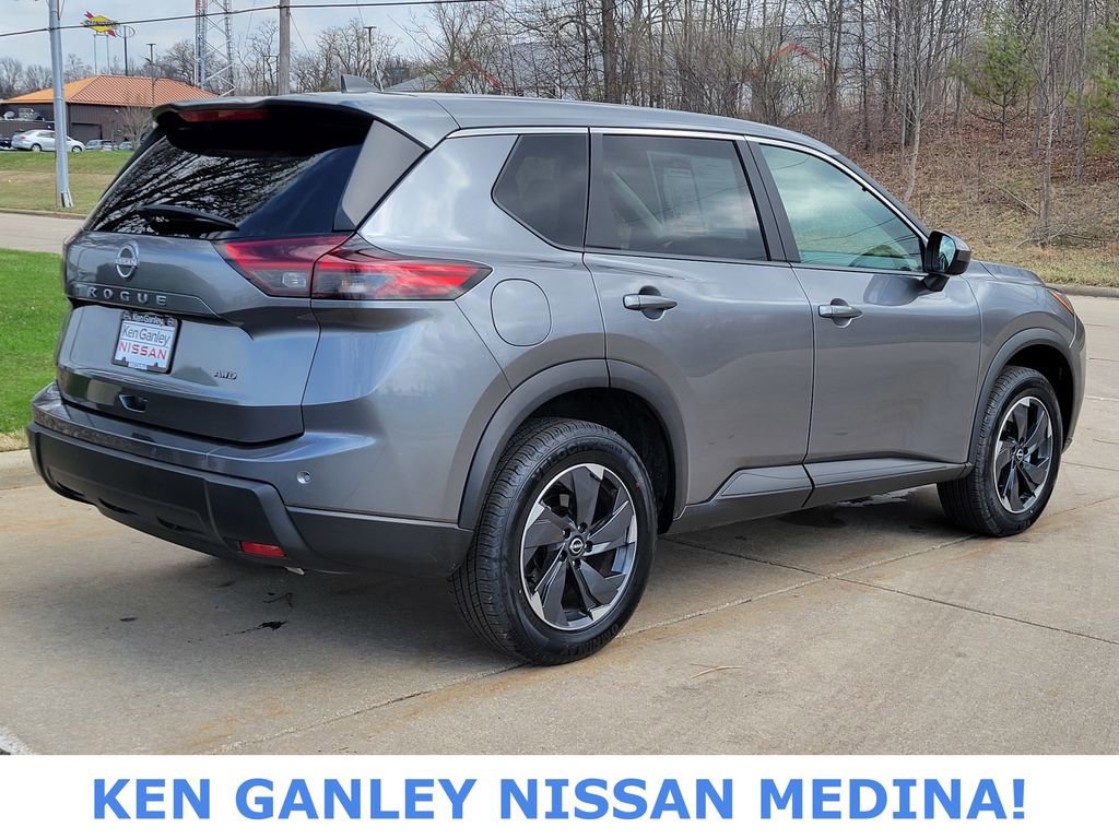 Certified 2025 Nissan Rogue SV AWD/4WD image 3