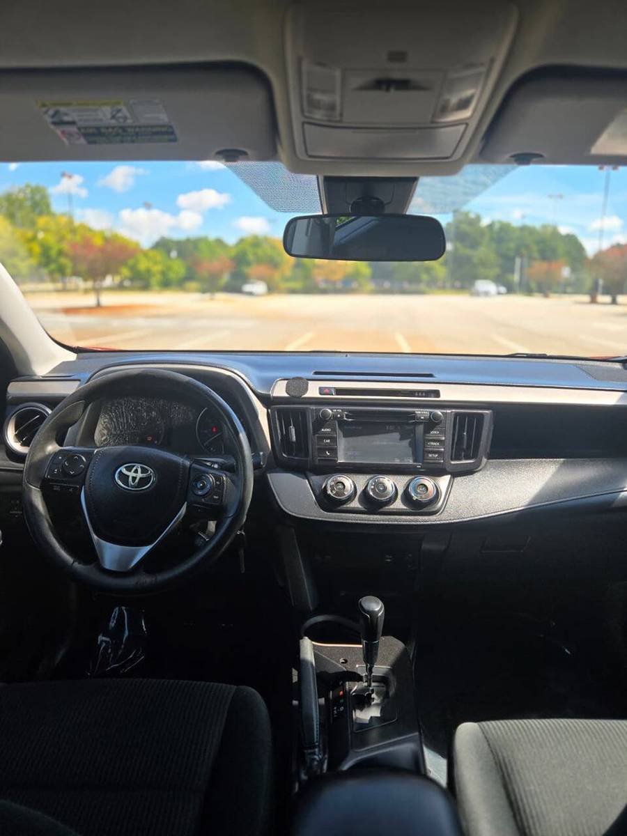 Used 2017 Toyota RAV4 LE FWD image 13