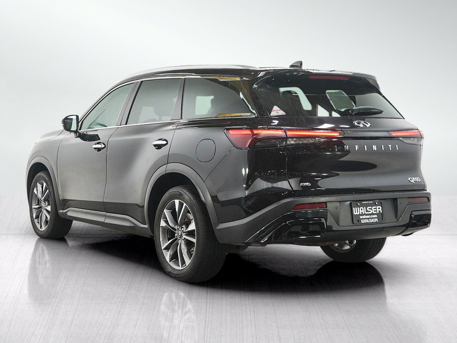 Used 2023 INFINITI QX60 Luxe AWD/4WD image 3