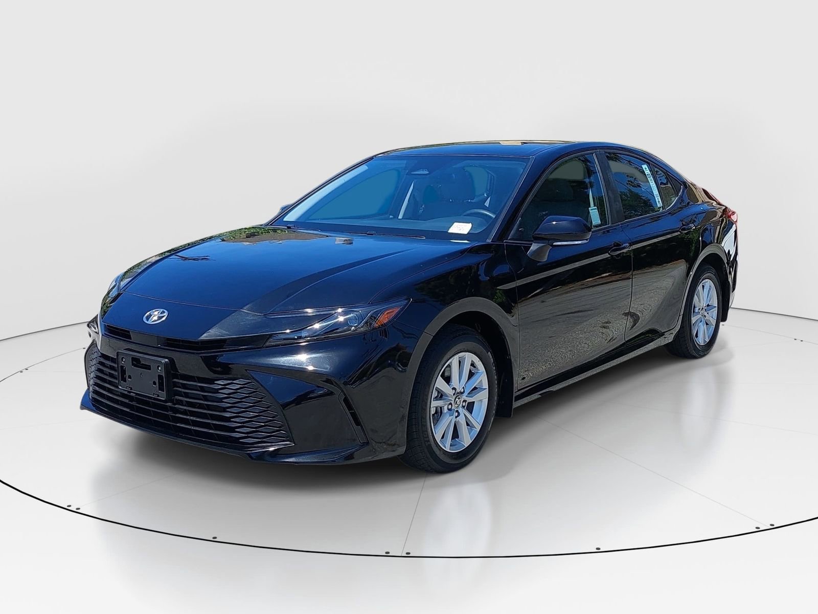Used 2025 Toyota Camry LE AWD/4WD image 3