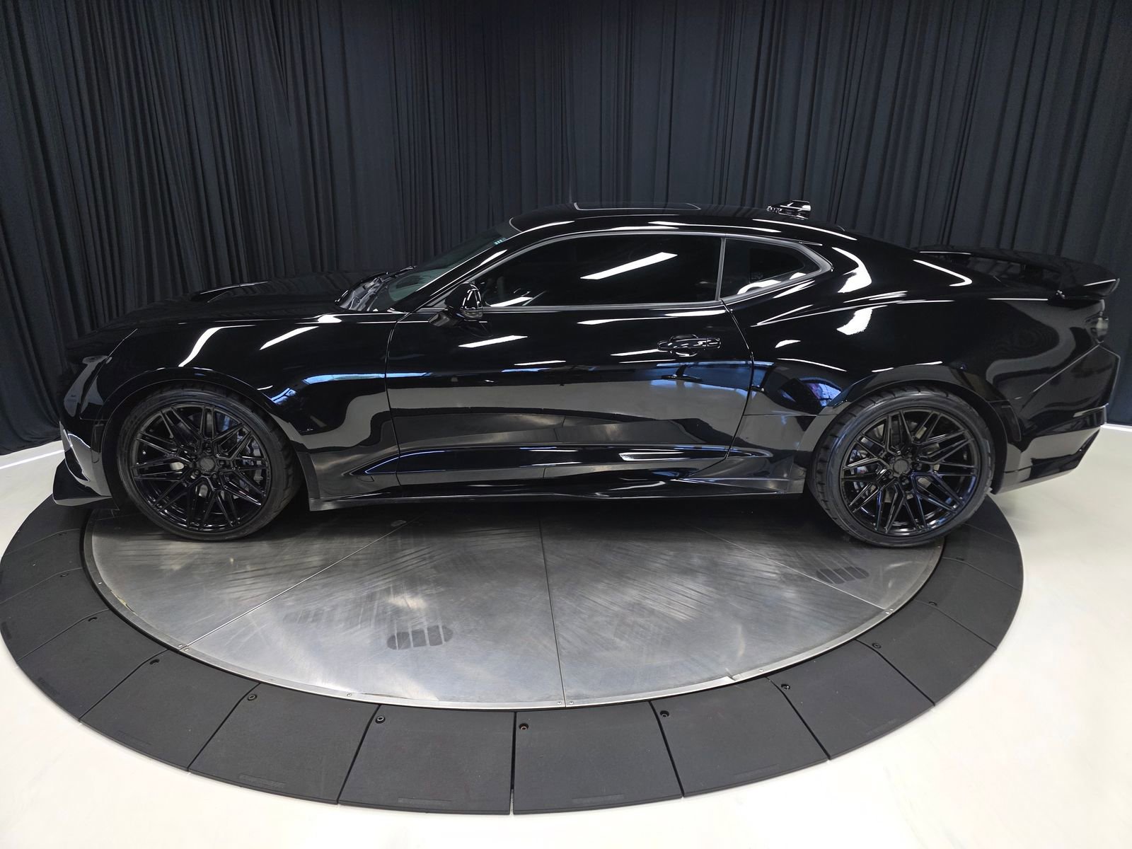 Used 2022 Chevrolet Camaro ZL1 image 8