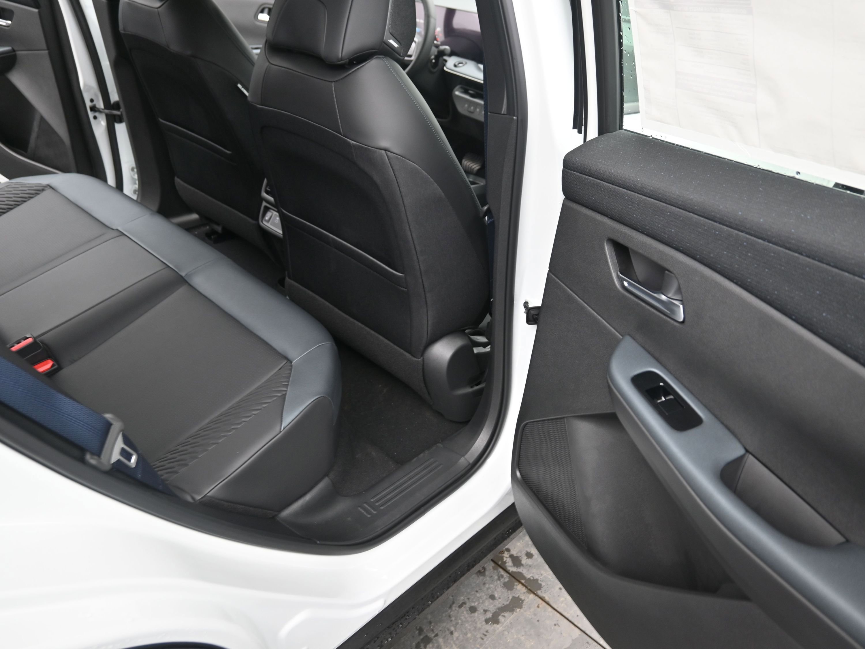 New 2026 Nissan Leaf Platinum+ image 19