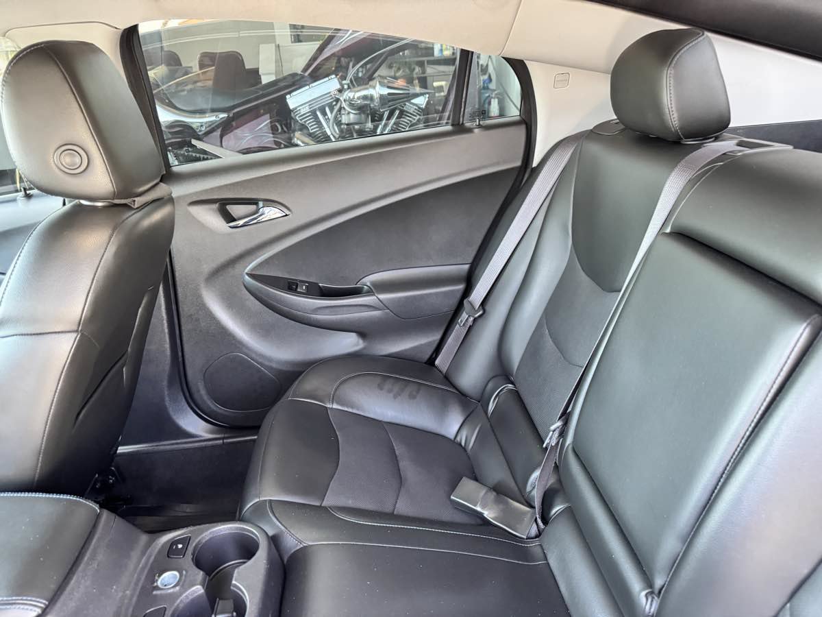 Used 2017 Chevrolet Volt Premier w/ Driver Confidence II Package FWD image 29