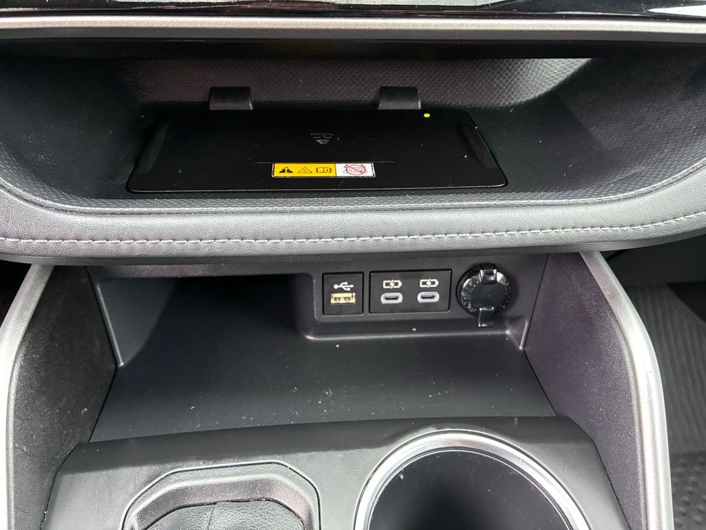 Used 2023 Toyota Highlander XLE AWD/4WD image 30