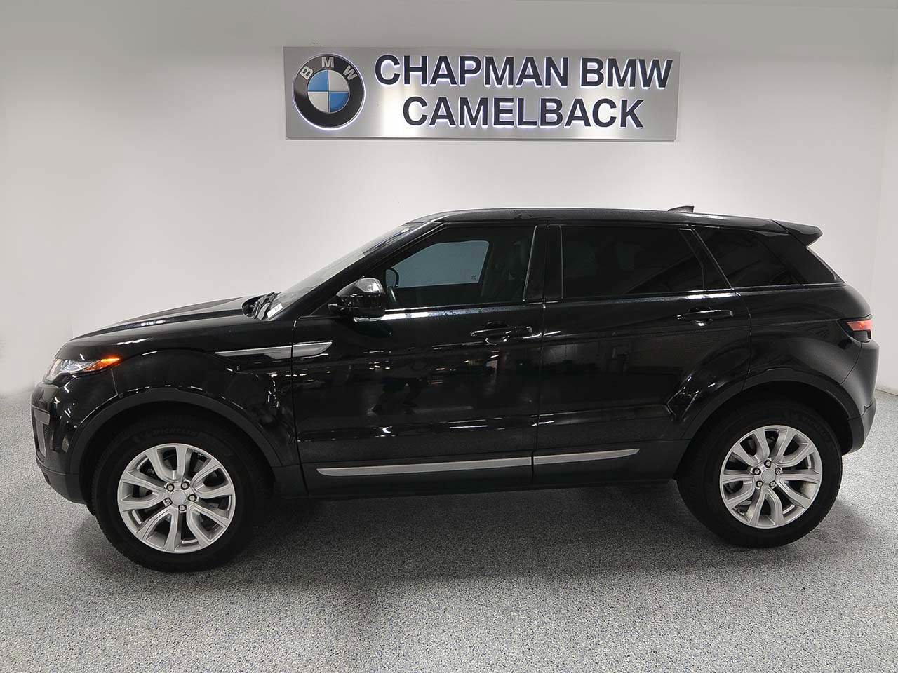 Used 2017 Land Rover Range Rover Evoque SE AWD/4WD image 3