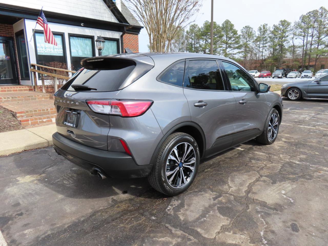 Used 2022 Ford Escape SE w/ SE Sport Appearance Package FWD image 8