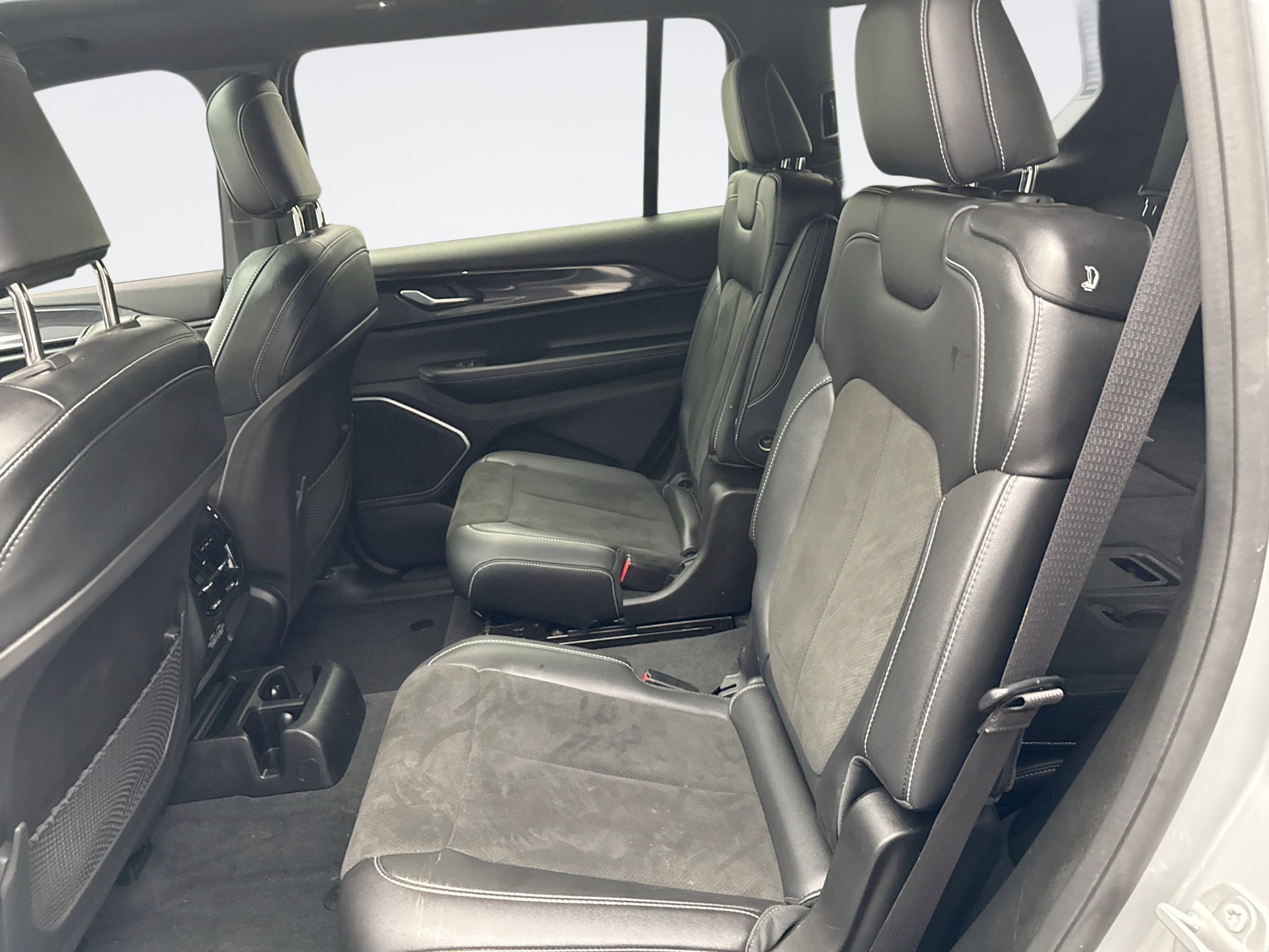 Used 2022 Jeep Grand Cherokee L Laredo image 19