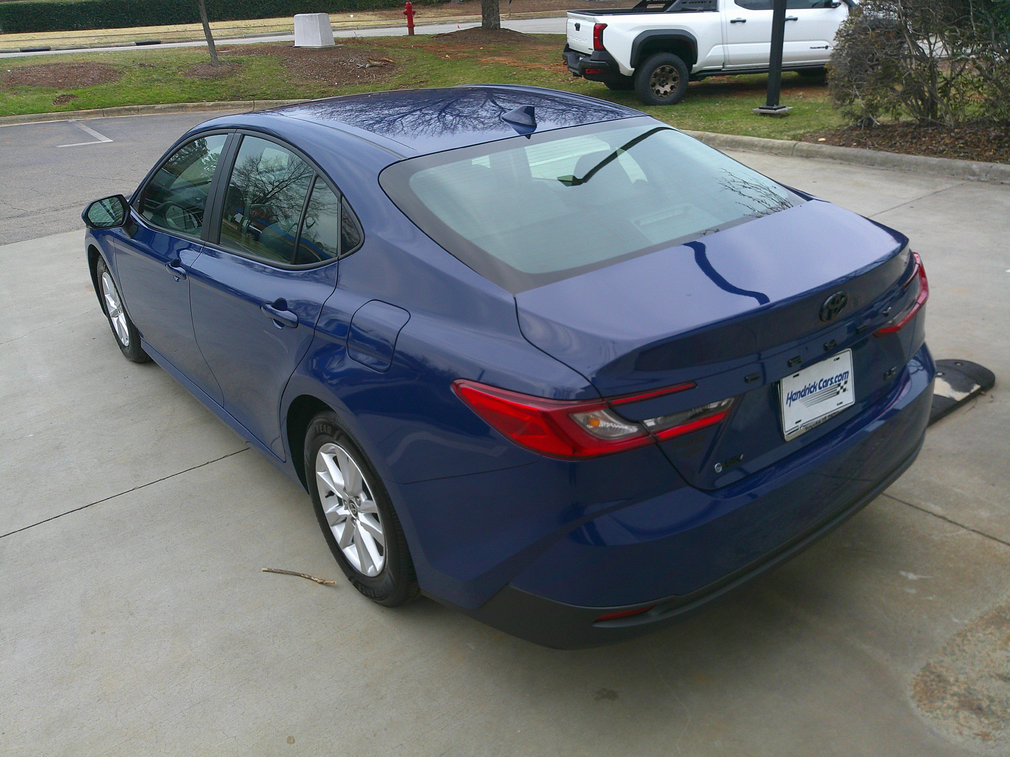 Used 2025 Toyota Camry LE image 10