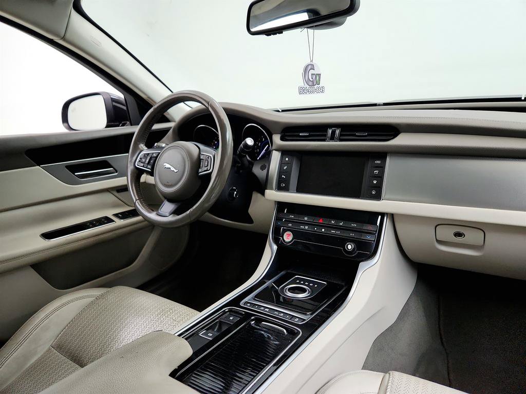 Used 2016 Jaguar XF Prestige RWD image 26