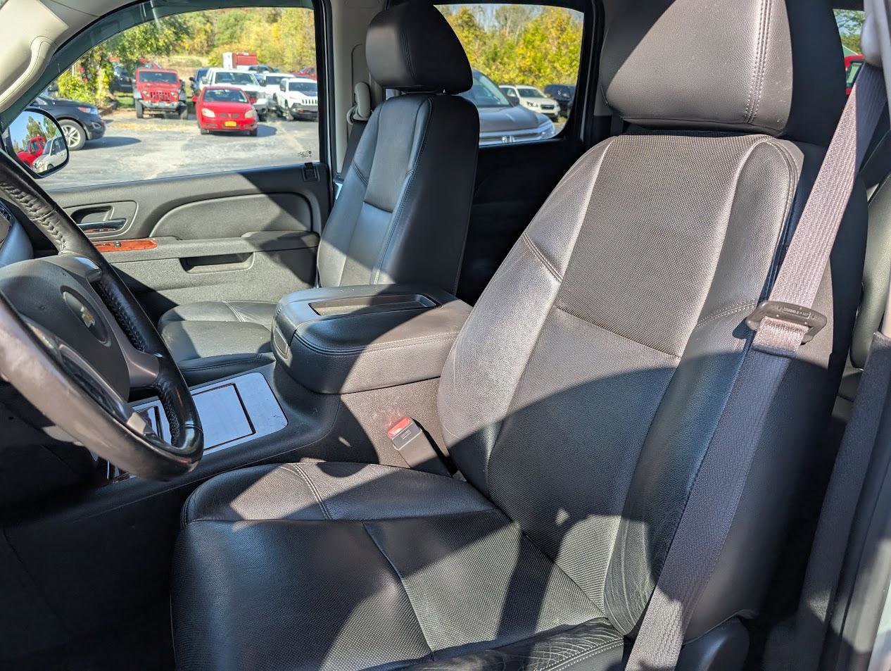 Used 2013 Chevrolet Suburban LTZ AWD/4WD image 6