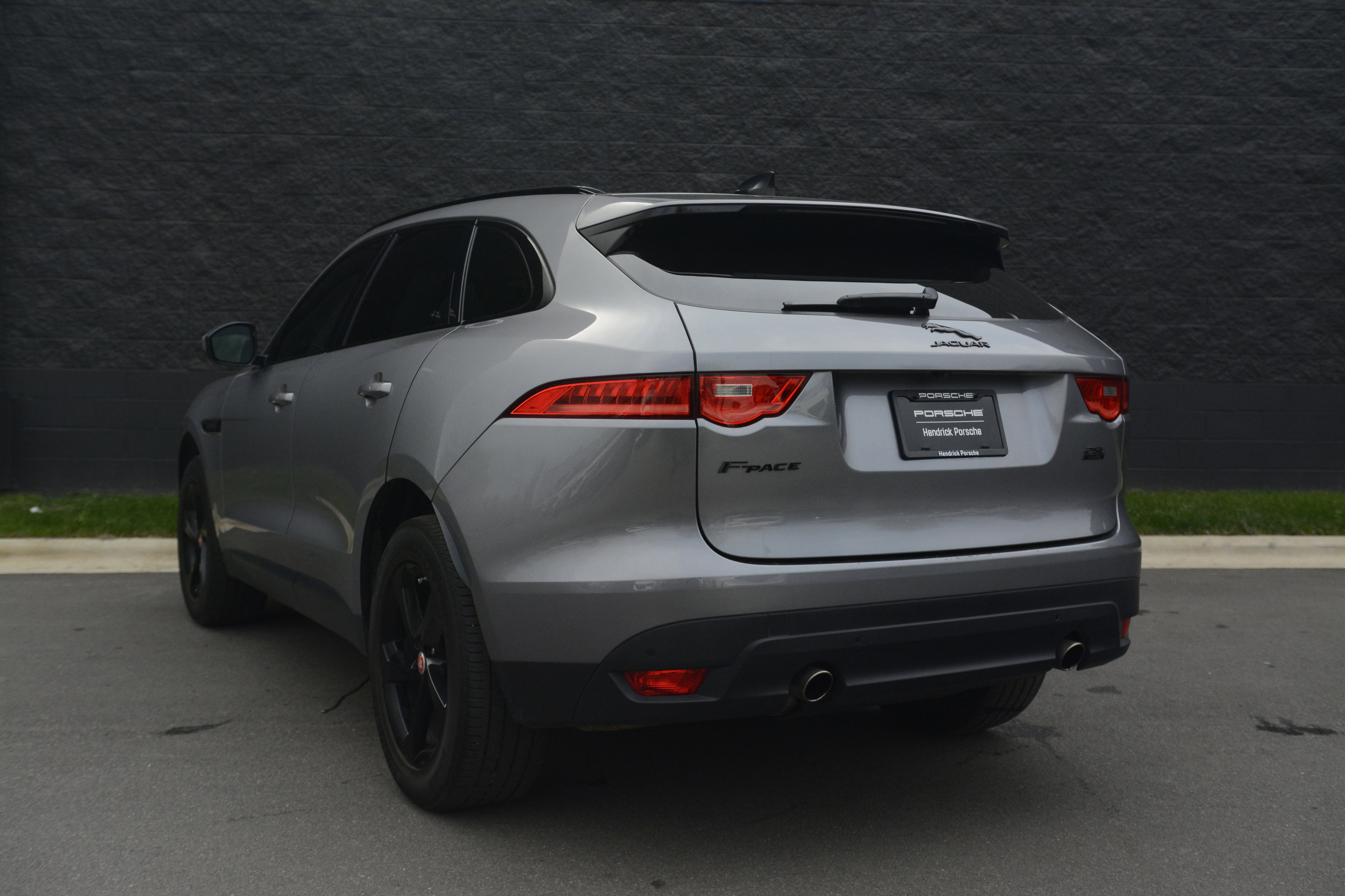 Used 2020 Jaguar F-PACE Premium image 3