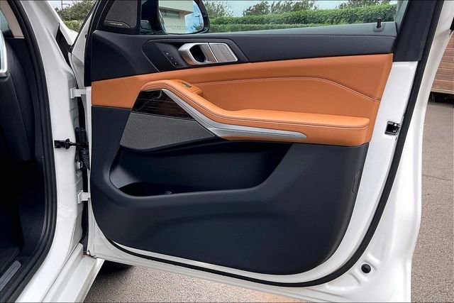 Used 2021 BMW X7 xDrive40i w/ Premium Package image 22