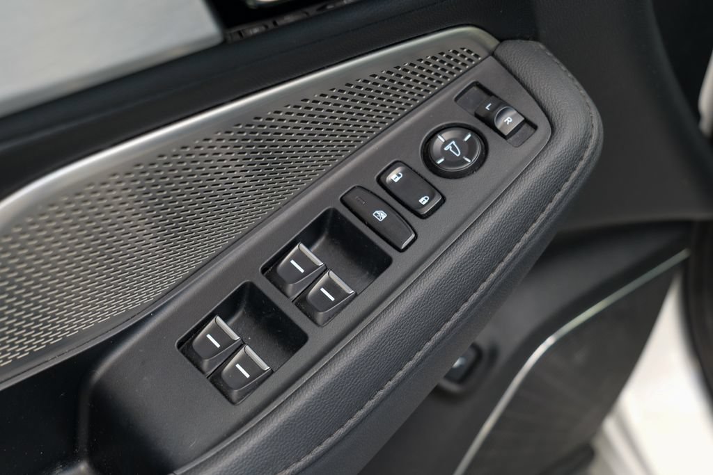 Used 2023 Acura MDX SH-AWD image 18