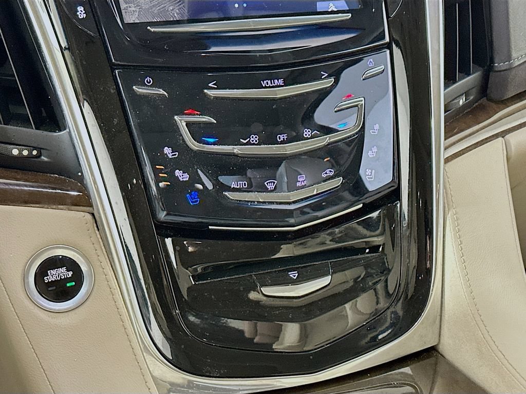 Used 2018 Cadillac Escalade Luxury AWD/4WD image 14