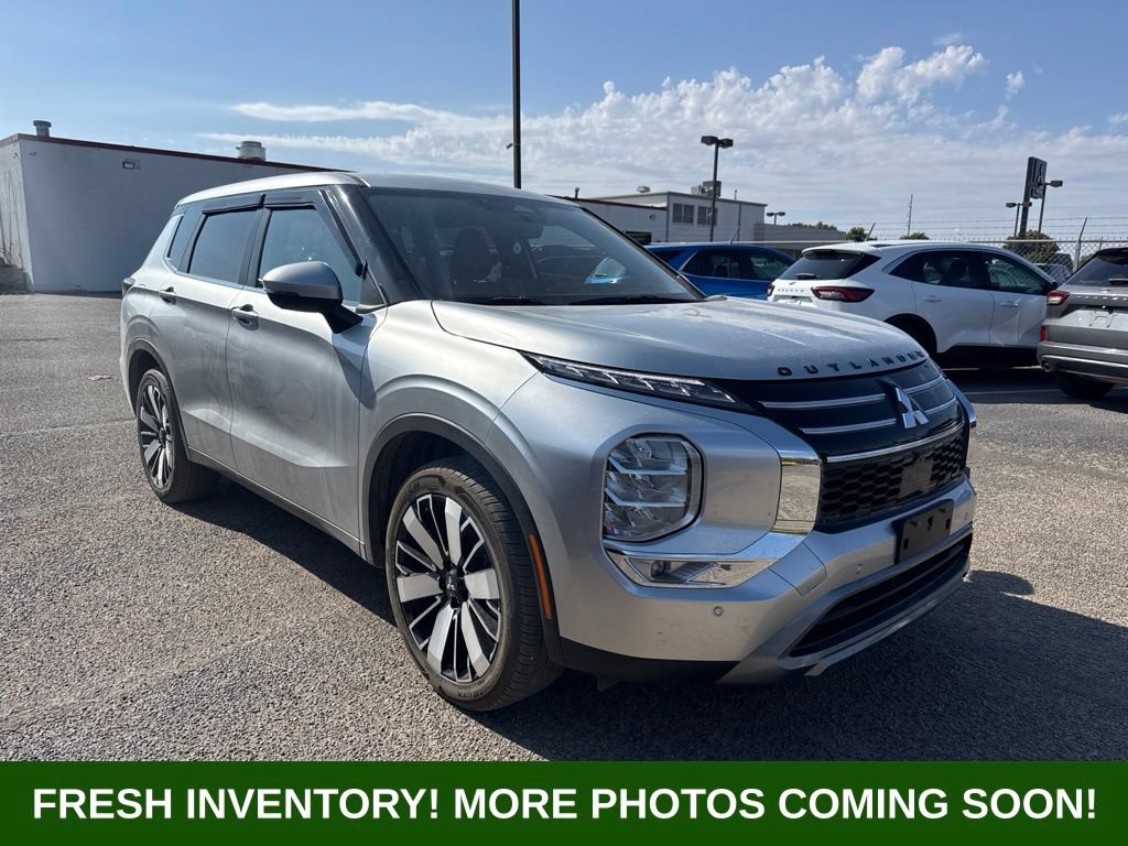 Used 2025 Mitsubishi Outlander SE FWD image 1