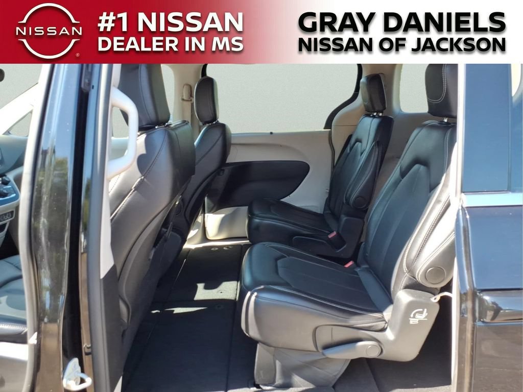 Used 2024 Chrysler Pacifica Touring-L FWD image 25