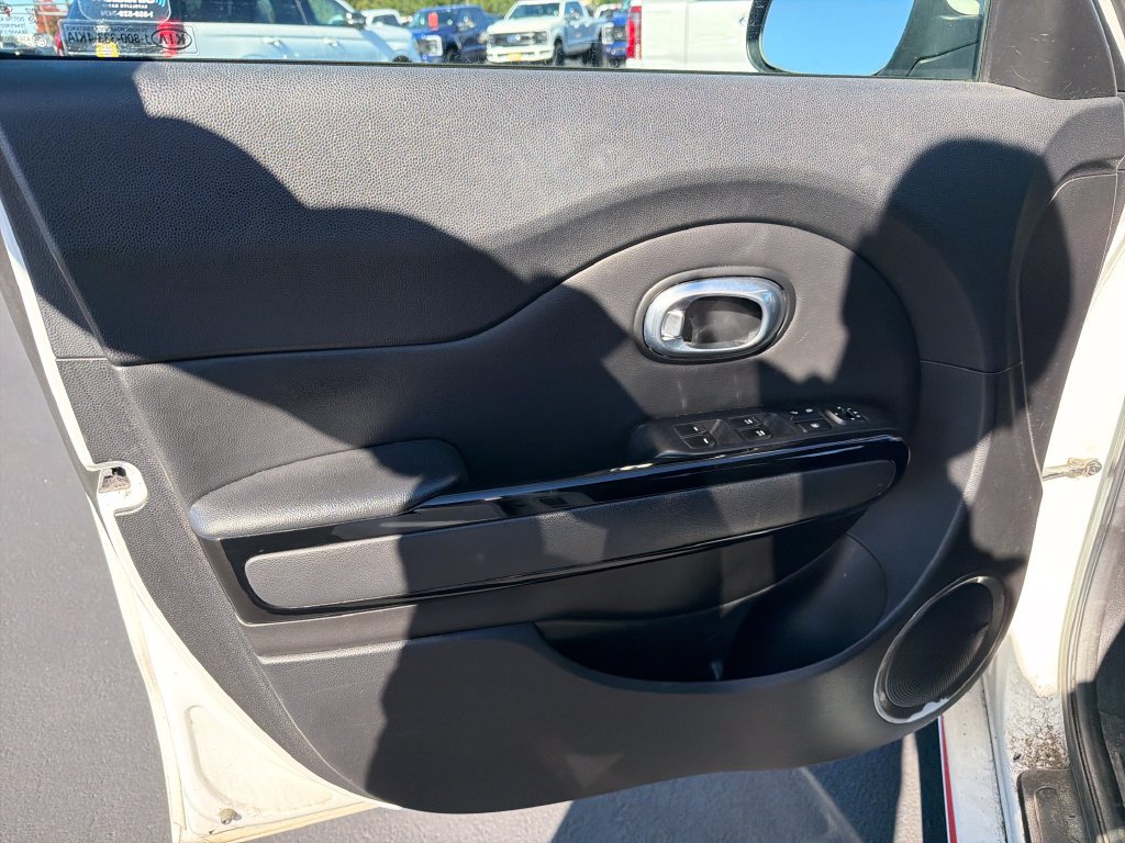Used 2014 Kia Soul + FWD image 10