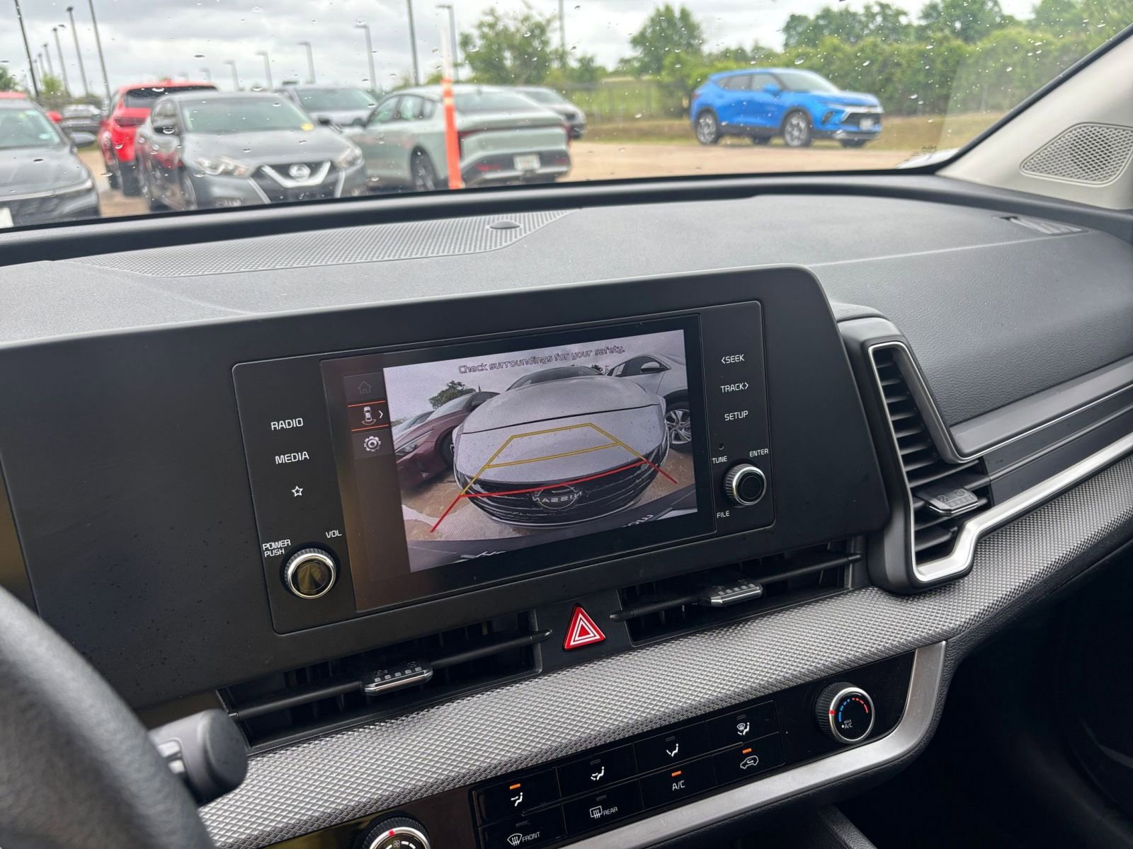 Used 2025 Kia Sportage LX image 23