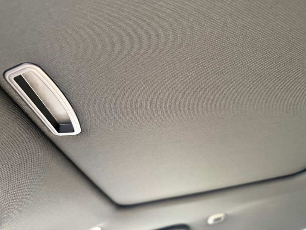 Used 2023 Jeep Grand Cherokee Limited image 21