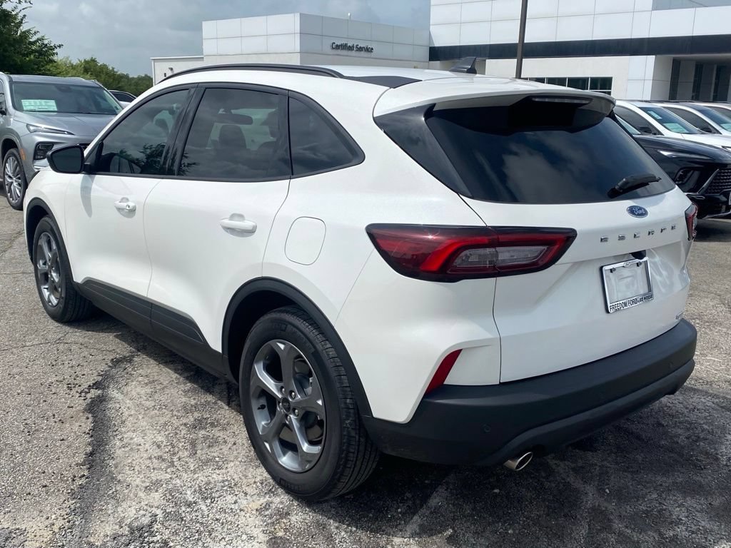 Used 2026 Ford Escape ST-Line w/ Tech Pack #1 FWD image 3